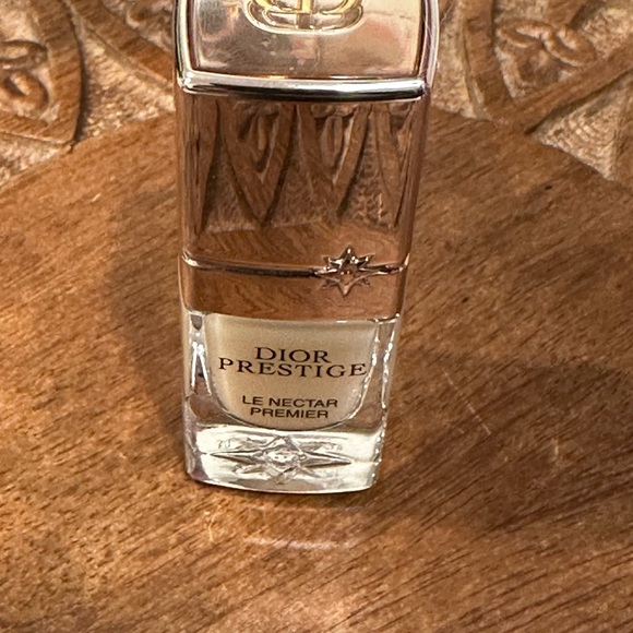 Dior Drawstring Bag with Dior Prestige Activated and Revitalizing Serums - Picture 2 of 4